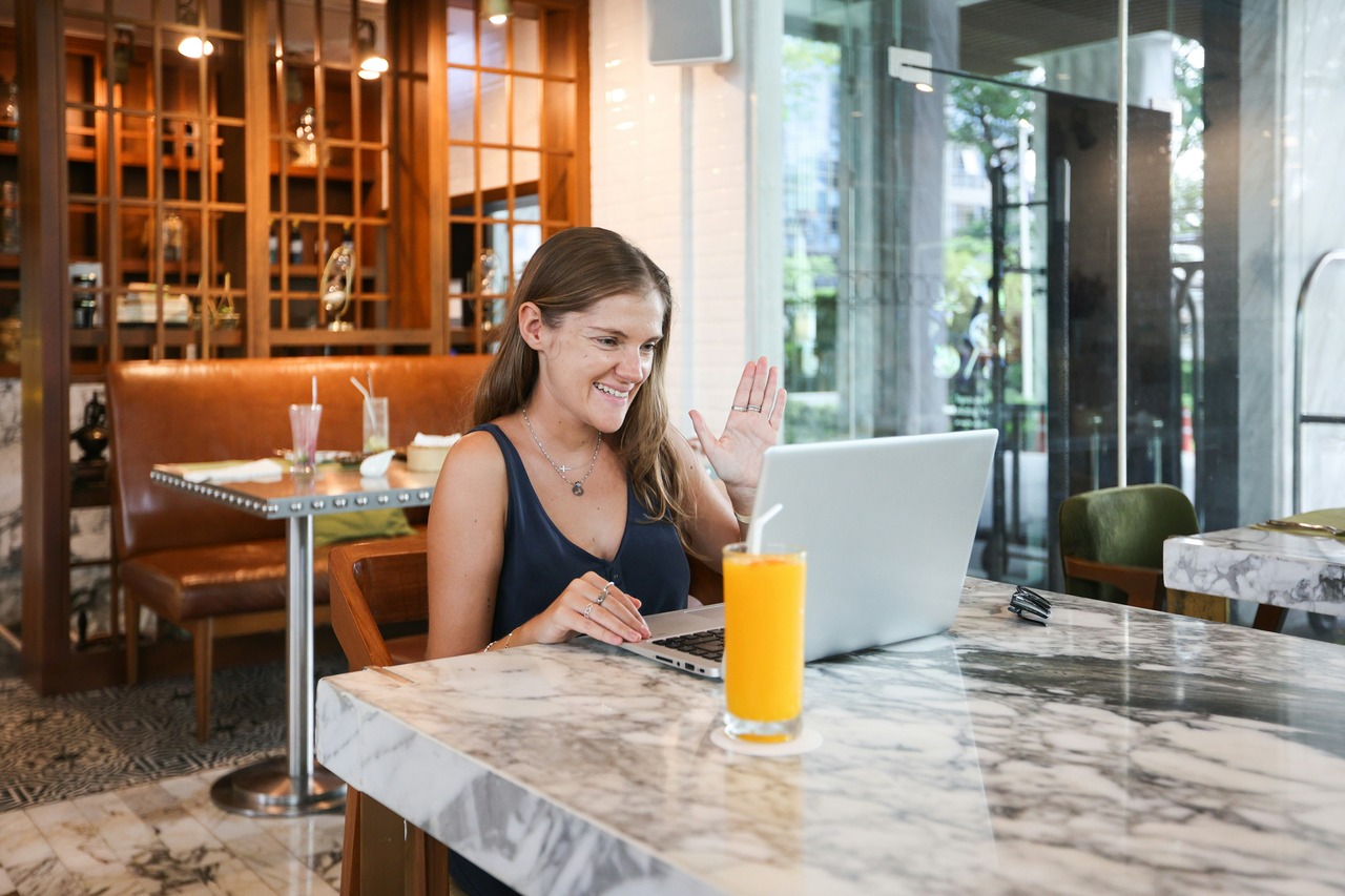 Cross-Cultural Politeness: Online Etiquette Training for the Global Professional